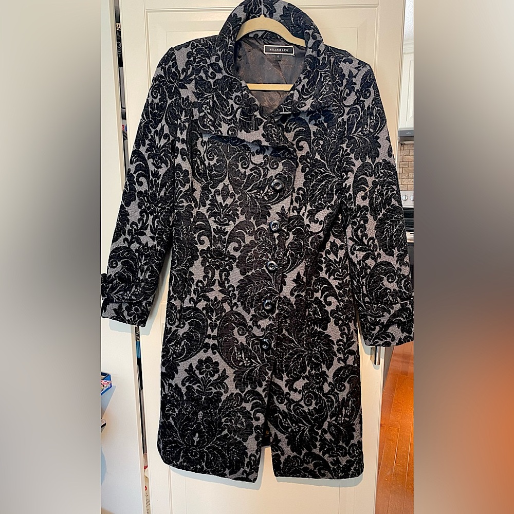 60. Melanie Lyne Black & Grey Tapestry Patterned Coat size 6